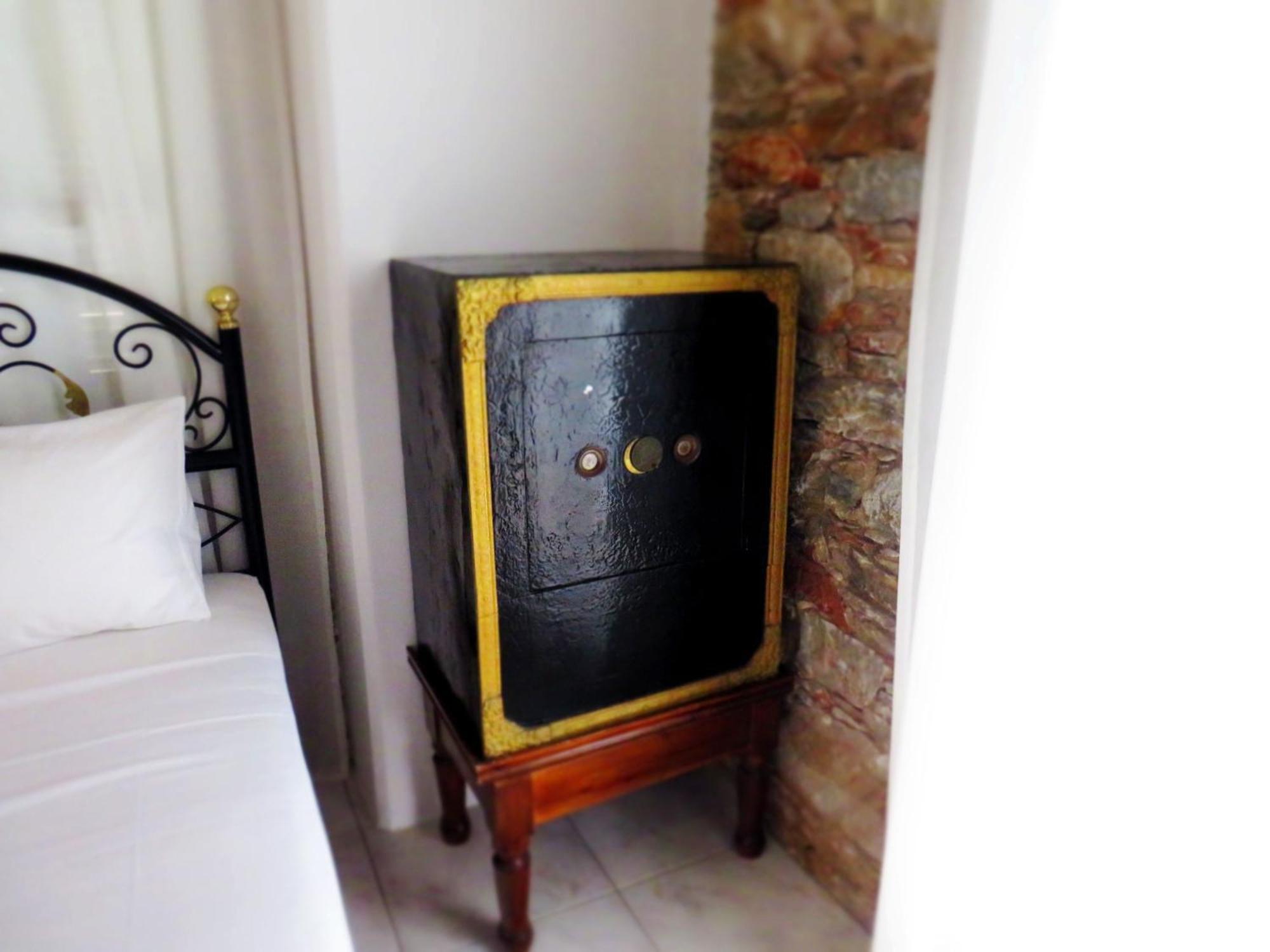 Axilleion Boutique Hotel Ermoupoli Bagian luar foto